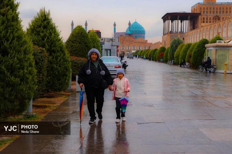 تصاویر هوای بارانی اصفهان,عکس های هوای بارانی اصفهان در دی 1404,تصاویری از بارش باران اصفهان در 7 دی 1404