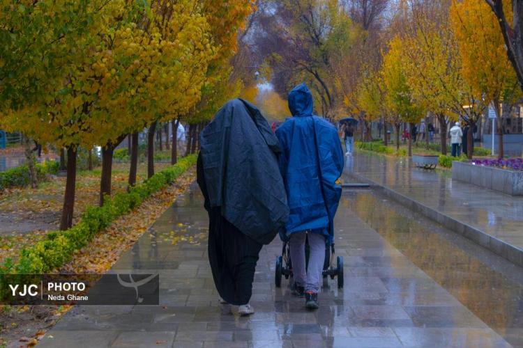 تصاویر هوای بارانی اصفهان,عکس های هوای بارانی اصفهان در دی 1404,تصاویری از بارش باران اصفهان در 7 دی 1404