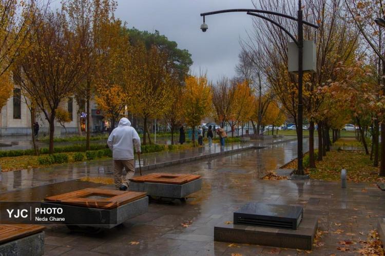 تصاویر هوای بارانی اصفهان,عکس های هوای بارانی اصفهان در دی 1404,تصاویری از بارش باران اصفهان در 7 دی 1404