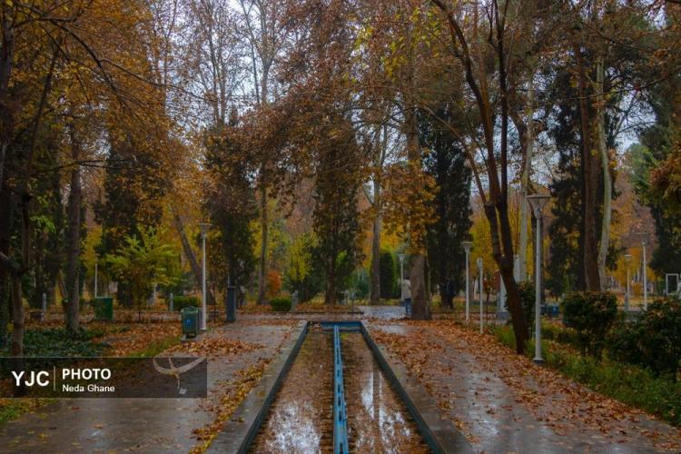 تصاویر هوای بارانی اصفهان,عکس های هوای بارانی اصفهان در دی 1404,تصاویری از بارش باران اصفهان در 7 دی 1404