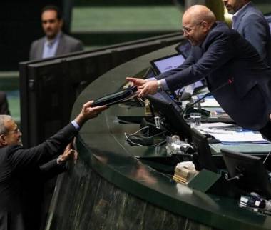 مسعود پزشکیان و قالیباف,تقدیم لایحه بودجه 1405 توسط پزشیکان به مجلس