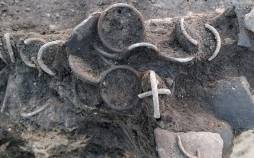 گنج «دستبندهای شیشهای» بعد از 800 سال از زیر خاک بیرون آمد گنج,کشف دستبندهای شیشهای در اوکراین