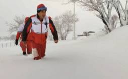 گرفتار شدن چندین نفر در برف کوهستان‌های سردشت,برف در سردشت