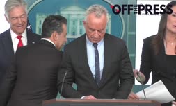 فیلم | صدای عجیب تلفن همراه وزیر بهداشت آمریکا در نشست خبری