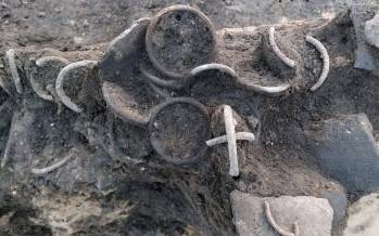 گنج,کشف دستبندهای شیشه‌ای در اوکراین