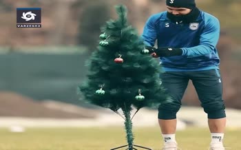 فیلم | تزئین درخت کریسمس در تمرین چادرملو