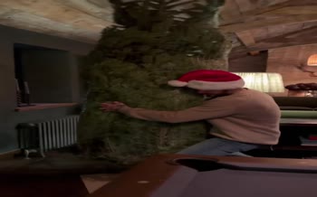 فیلم | دیوید بکام برای کریسمس اره برقی دست گرفت