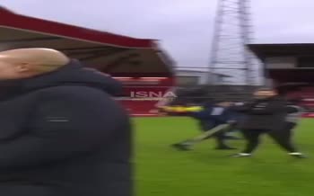 فیلم | درگیری جالب گواردیولا با فیلمبردار پس از پایان بازی با ناتینگهام فارست