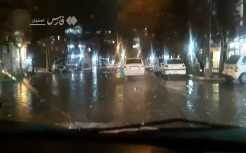 فیلم | بارش بی‌سابقه باران در اصفهان (دی 1404)