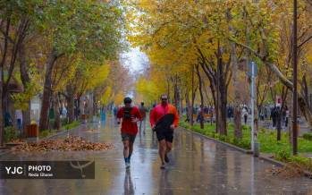 تصاویر هوای بارانی اصفهان,عکس های هوای بارانی اصفهان در دی 1404,تصاویری از بارش باران اصفهان در 7 دی 1404