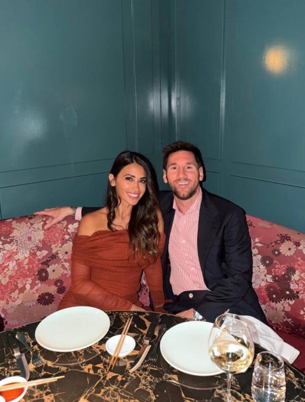 لیونل مسی,شام عاشقانه مسی و همسرش در شب ولنتاین