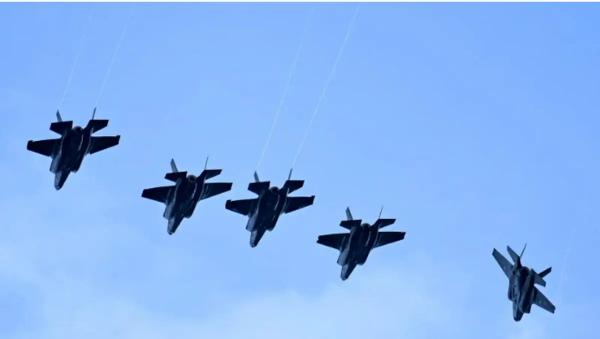 جنگنده های آمریکا در خاورمیانه,۵۰ جنگنده آمریکایی در خاورمیانه