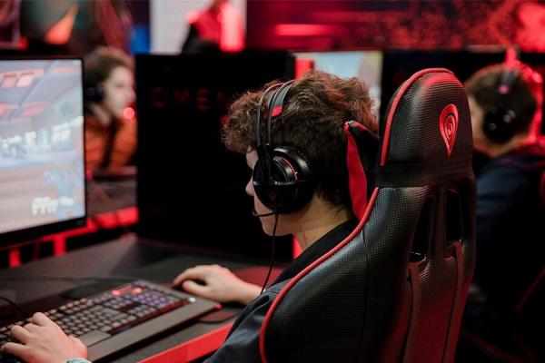 گیمر گیمر,جذب گیمرهای حرفهای ایران توسط عربستان و و برخی دیگر از کشورهای حاشیه خلیج فارس