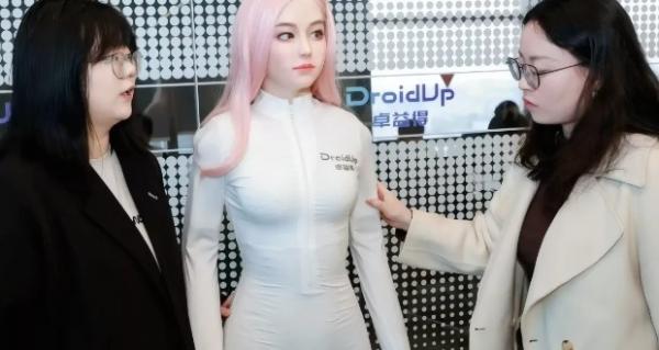 ربات هوش مصنوعی,ربات هوش مصنوعی بیومیمتیک Moya