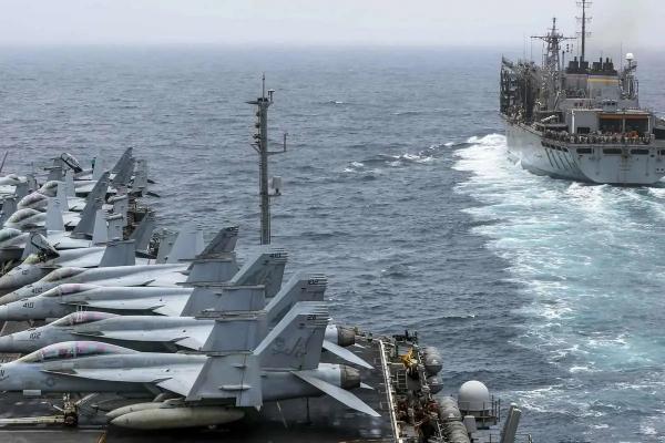 آرایش آمریکا در نزدیکی ایران,مذاکره در مسقط و آماده باش در خلیج فارس توسط آمریکا