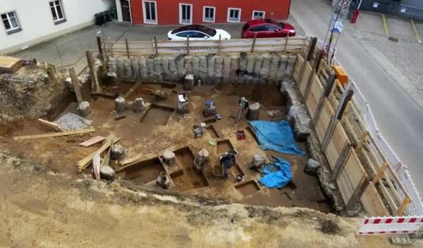 معبد,کشف معبد 2 هزارسالۀ میترا