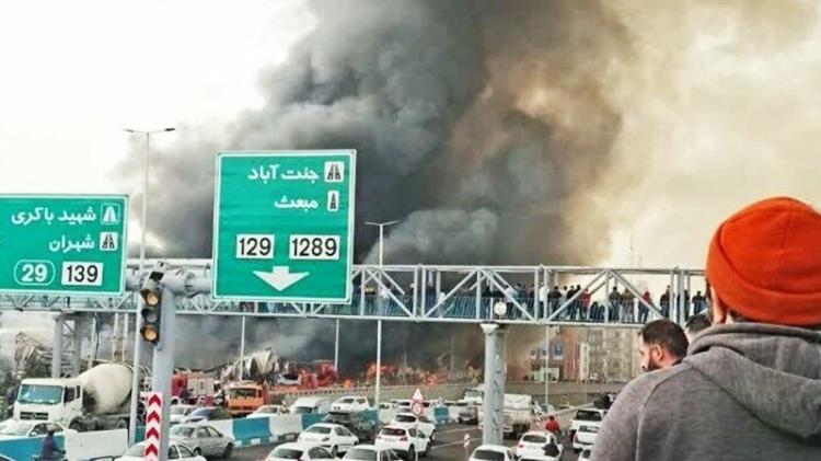 تصاویر آتش‌سوزی بازارچه جنت‌آباد تهران,عکس های آتش‌سوزی بازارچه جنت‌آباد تهران در 14 بهمن 1404,تصاویری از آتش گرفتن بازار جنت در تهران