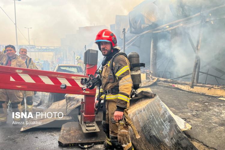تصاویر آتش‌سوزی بازارچه جنت‌آباد تهران,عکس های آتش‌سوزی بازارچه جنت‌آباد تهران در 14 بهمن 1404,تصاویری از آتش گرفتن بازار جنت در تهران