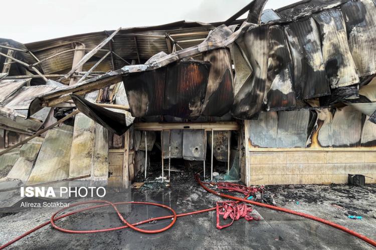 تصاویر آتش‌سوزی بازارچه جنت‌آباد تهران,عکس های آتش‌سوزی بازارچه جنت‌آباد تهران در 14 بهمن 1404,تصاویری از آتش گرفتن بازار جنت در تهران