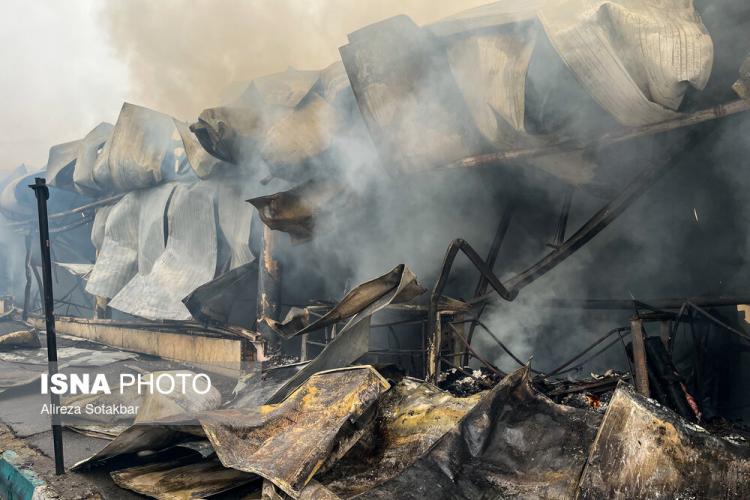 تصاویر آتش‌سوزی بازارچه جنت‌آباد تهران,عکس های آتش‌سوزی بازارچه جنت‌آباد تهران در 14 بهمن 1404,تصاویری از آتش گرفتن بازار جنت در تهران