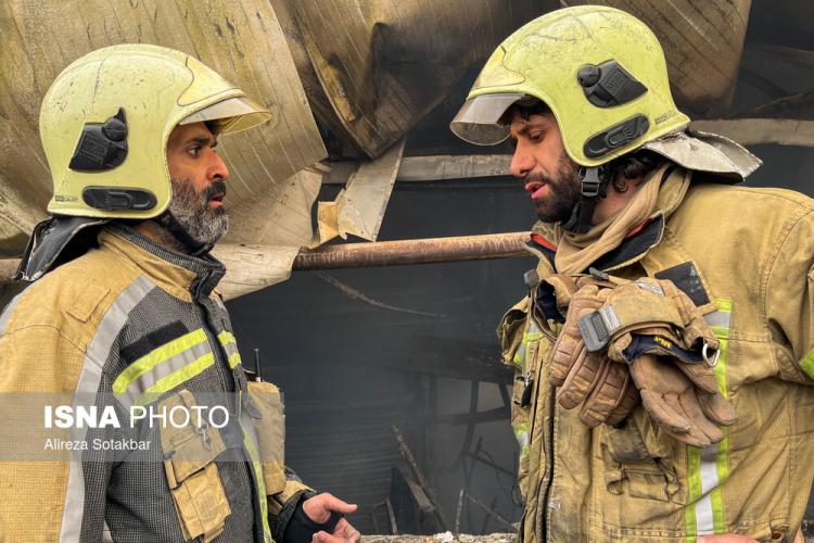 تصاویر آتش‌سوزی بازارچه جنت‌آباد تهران,عکس های آتش‌سوزی بازارچه جنت‌آباد تهران در 14 بهمن 1404,تصاویری از آتش گرفتن بازار جنت در تهران