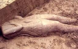 تندیس,تندیس 2400 سالۀ یک فرمانروا با تاجی شبیه گوش‌های میکی‌ماوس