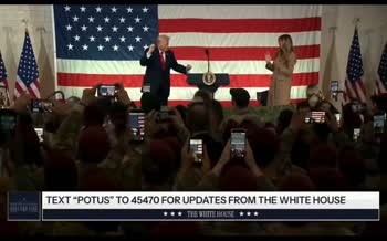 فیلم | رقص ترامپ پس از سخنرانی درباره ایران در یک پایگاه نظامی آمریکا