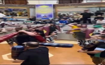 فیلم | دعای رسول خادم: خدایا هرکس در هر جایی به این مردم ظلم میکند، در این دنیا و آن دنیا روسیاهش کن فیلم | دعای رسول خادم: خدایا هرکس در هر جایی به این مردم ظلم میکند، در این دنیا و آن دنیا روسیاهش کن