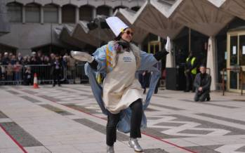 تصاویر مسابقه روز پنکیک در لندن,عکس های مسابقه روز پنکیک,تصاویری از مسابقه روز پنکیک 2026