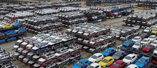 خودروی وارداتی,توقف حرکت کشتی‌ها به بنادر ایران