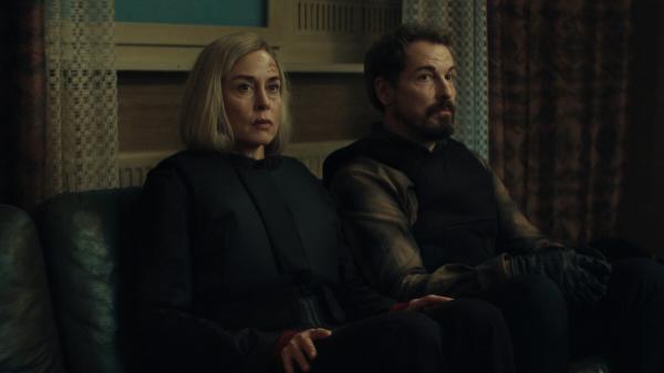 سریال Unfamiliar,تام هیدلستون در مامور شیفت شب