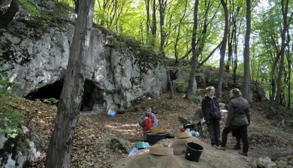 غار,خوردن مغز انسان‌ها در غار