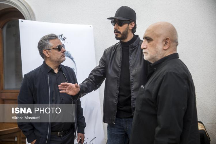 تصاویر مراسم یادبود جواد گنجی,عکس های مراسم یادبود جواد گنجی در 5 اسفند 1404,تصاویر شهاب حسینی در مراسم یادبود جواد گنجی