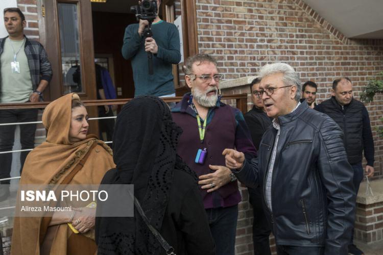 تصاویر مراسم یادبود جواد گنجی,عکس های مراسم یادبود جواد گنجی در 5 اسفند 1404,تصاویر شهاب حسینی در مراسم یادبود جواد گنجی