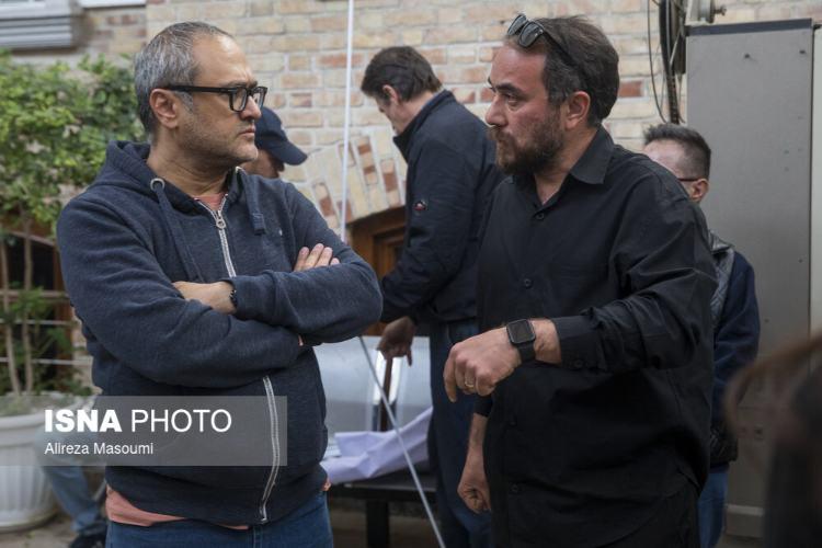 تصاویر مراسم یادبود جواد گنجی,عکس های مراسم یادبود جواد گنجی در 5 اسفند 1404,تصاویر شهاب حسینی در مراسم یادبود جواد گنجی