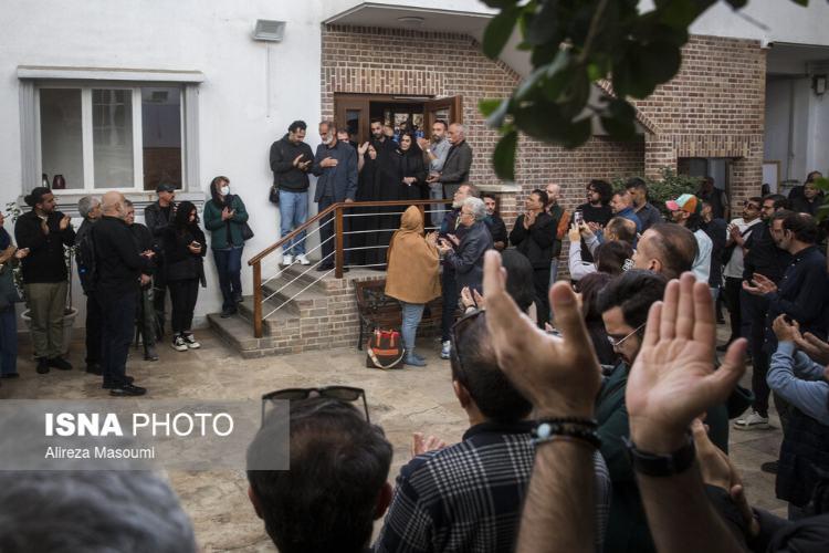 تصاویر مراسم یادبود جواد گنجی,عکس های مراسم یادبود جواد گنجی در 5 اسفند 1404,تصاویر شهاب حسینی در مراسم یادبود جواد گنجی