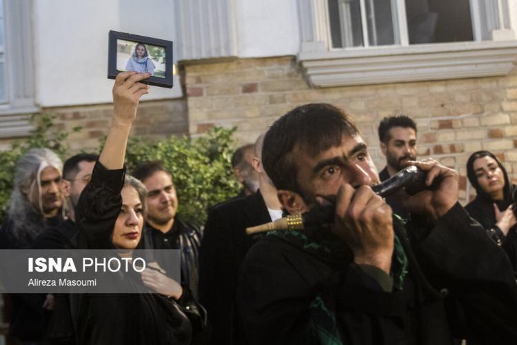 تصاویر مراسم یادبود جواد گنجی,عکس های مراسم یادبود جواد گنجی در 5 اسفند 1404,تصاویر شهاب حسینی در مراسم یادبود جواد گنجی