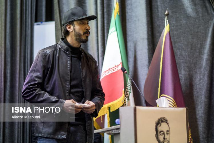 تصاویر مراسم یادبود جواد گنجی,عکس های مراسم یادبود جواد گنجی در 5 اسفند 1404,تصاویر شهاب حسینی در مراسم یادبود جواد گنجی