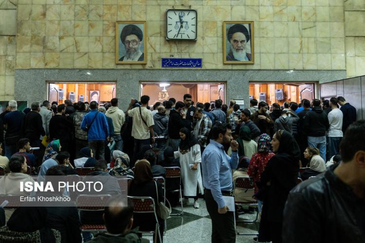 تصاویر اولین جلسه دادگاه رسیدگی به اتهامات پرونده کوروش کمپانی تصاویر اولین جلسه دادگاه رسیدگی به اتهامات پرونده کوروش کمپانی,عکس های دادگاه رسیدگی به اتهامات پرونده کوروش کمپانی,تصاویری از دادگاه کوروش کمپانی 3 اسفند 1404