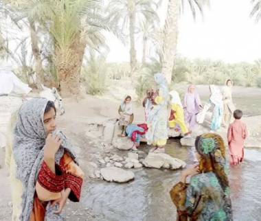 هوتک‌ها,غرق شدن دز  هوتک‌ها