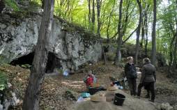 غار,خوردن مغز انسان‌ها در غار