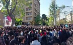 دانشجوی دانشگاه شریف: افرادی که در صف اول تجمعات بودند، توسط دوربینهای دانشگاه شناسایی شدند | بین ۱۰ تا ۲۰ دانشجو ممنوعالورود هستند تجمع در دانشگاه های ایران اسفند 1404,تجمع اعتراضی دانشجویان