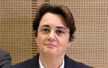 مدیره موزه لوور,استعفای مدیر موزه لوور