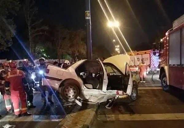 برخورد یک دستگاه خودرو با تجمع شبانه مردمی برخورد یک دستگاه خودرو با تجمع شبانه مردمی,تصادف