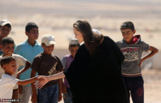 تصاویر آنجلینا جولی در اردوگاه آوارگان سوری,عکس های آنجلینا جولی در اردوگاه آوارگان سوری, آنجلینا جولی در اردوگاه آوارگان سوری