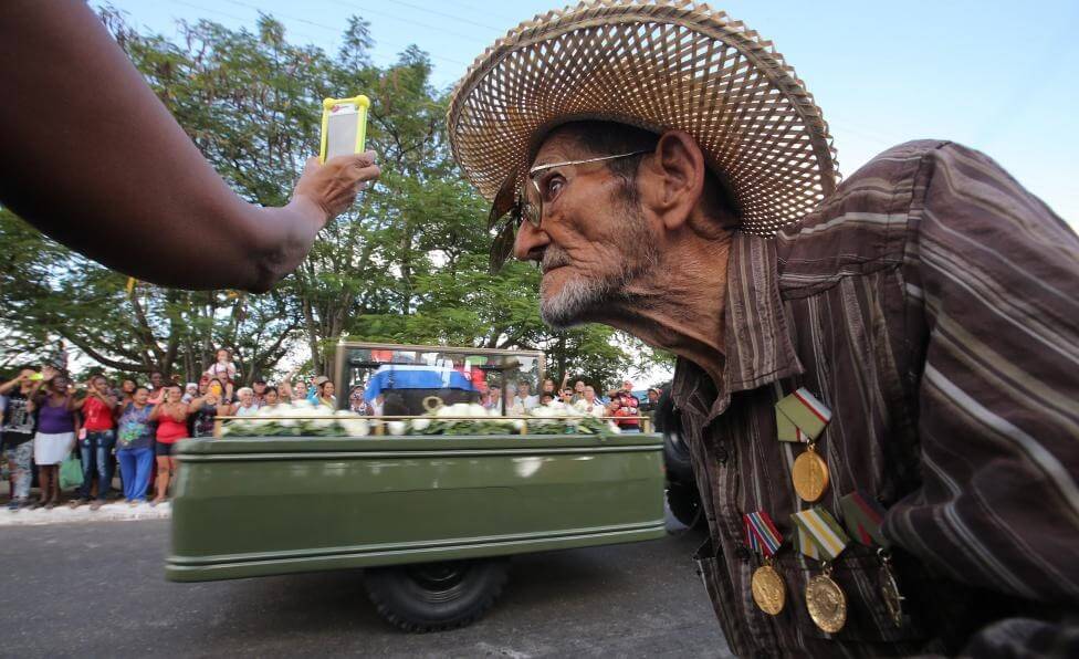 تصاویر وداع مردم با فیدل کاسترو,عکس های  وداع آخر فیدل کاسترو, وداع آخر فیدل کاسترو با مردم کوبا