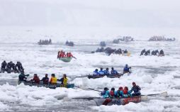 تصاویر مسابقه عجیب قایقرانی, عکس قایقرانی در رودخانه یخ‌زده کانادا, تصویر رودخانه سن لوران