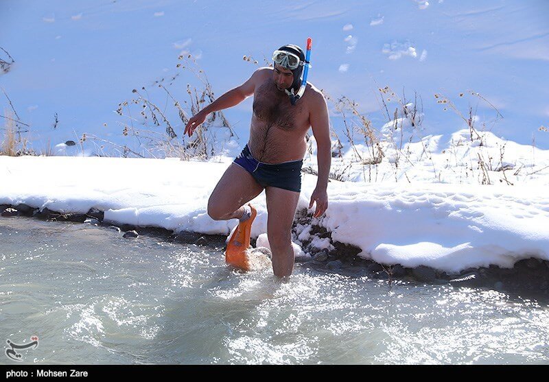 تصاویر مسابقات مردان یخی در اردبیل, عکس های مسابقات مردان یخی در اردبیل, تصاویر شنا در زمستان
