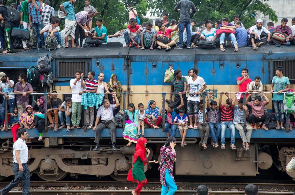 تصاویر حمل و نقل روزانه مردم در بنگلادش, عکس های حمل و نقل روزانه مردم در بنگلادش, عکس های حمل و نقل مردم بر روی سقف قطار