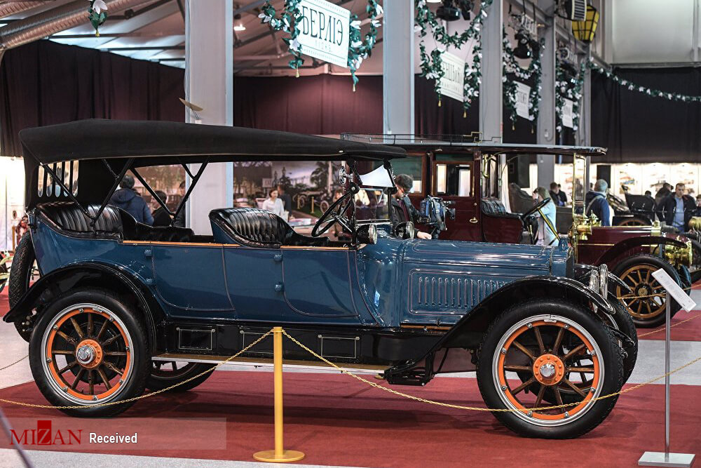 تصاویر نمایشگاه خودروهای کلاسیک در مسکو,عکس های نمایشگاه خودروهای کلاسیک,عکس نمایشگاه خودرو در مسکو